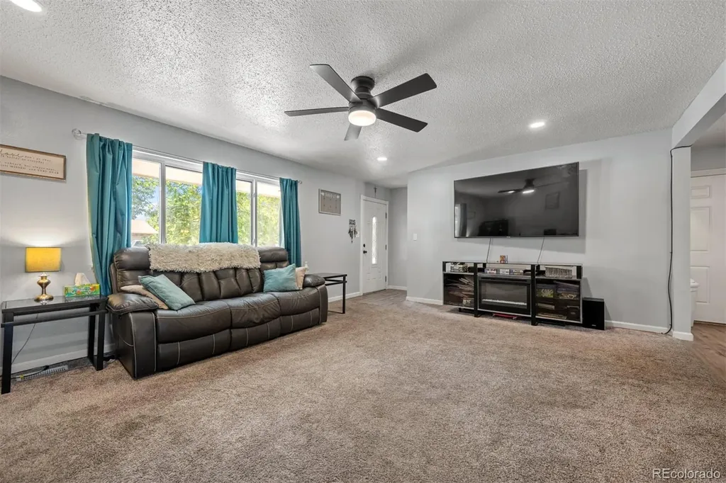 40 Normandy Circle Pueblo CO 81001