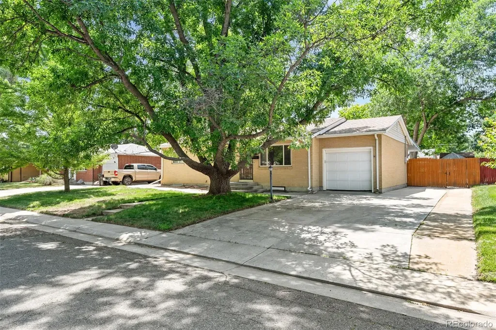 6421 Iris Court Arvada CO 80004