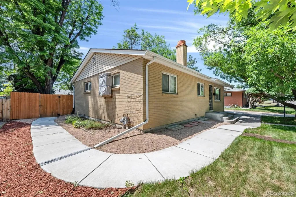 6421 Iris Court Arvada CO 80004