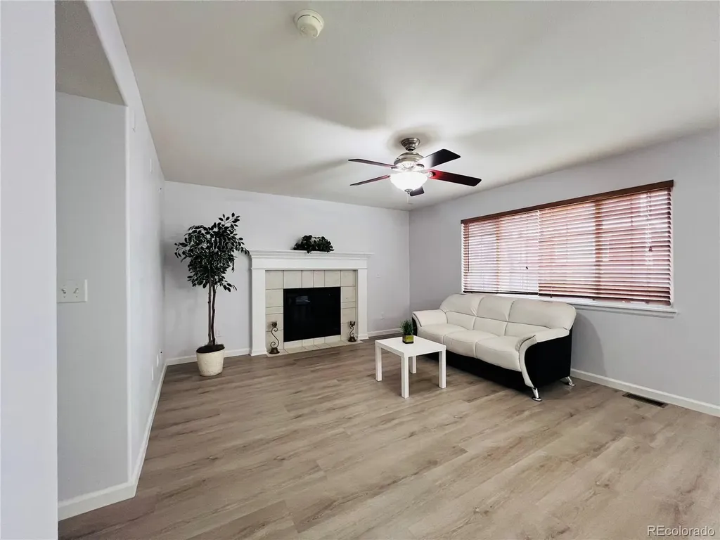 16184 E Hinsdale Avenue Aurora CO 80016