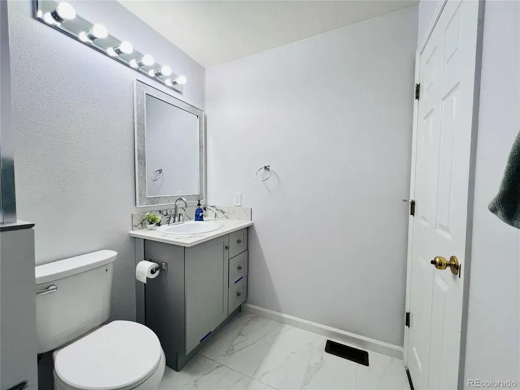16184 E Hinsdale Avenue Aurora CO 80016