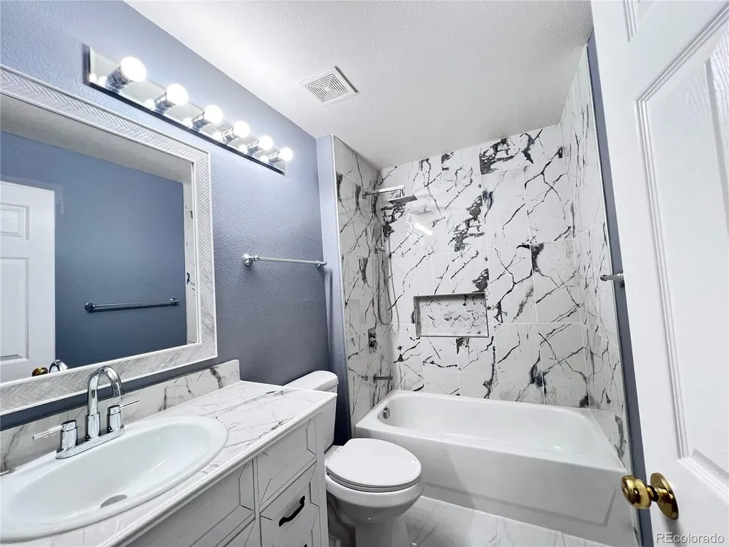 16184 E Hinsdale Avenue Aurora CO 80016