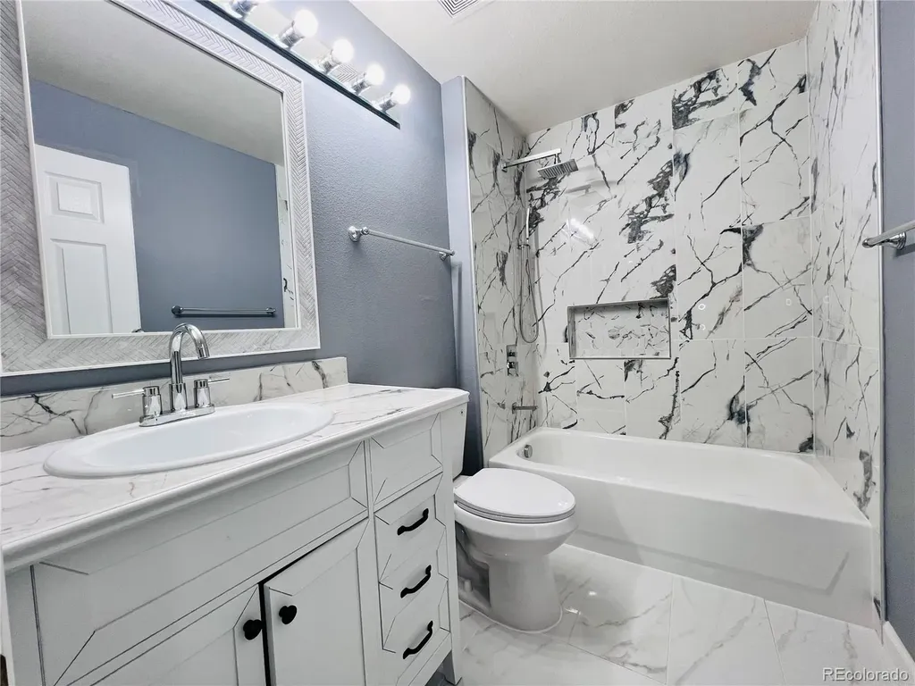 16184 E Hinsdale Avenue Aurora CO 80016
