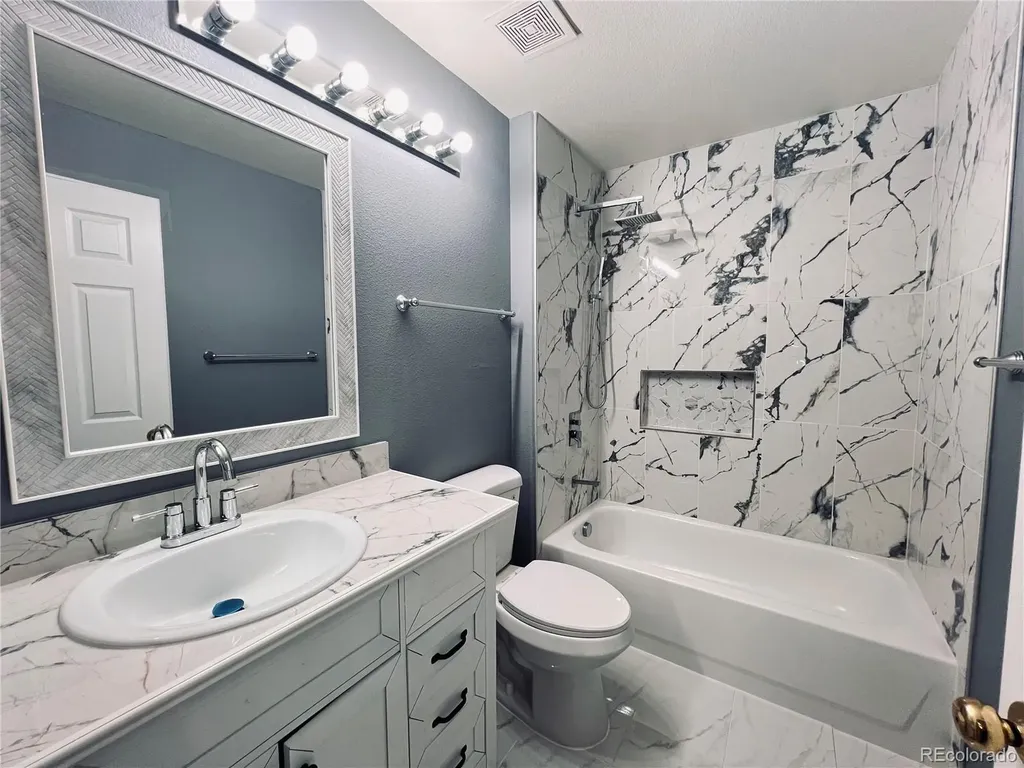 16184 E Hinsdale Avenue Aurora CO 80016