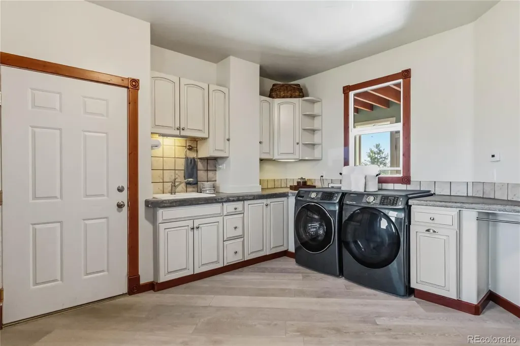 8124 S Ireland Way Aurora CO 80016
