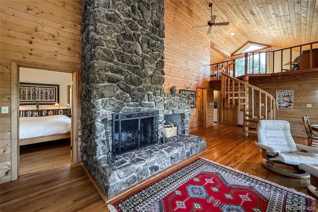 18673 State Highway 7 Lyons CO 80540
