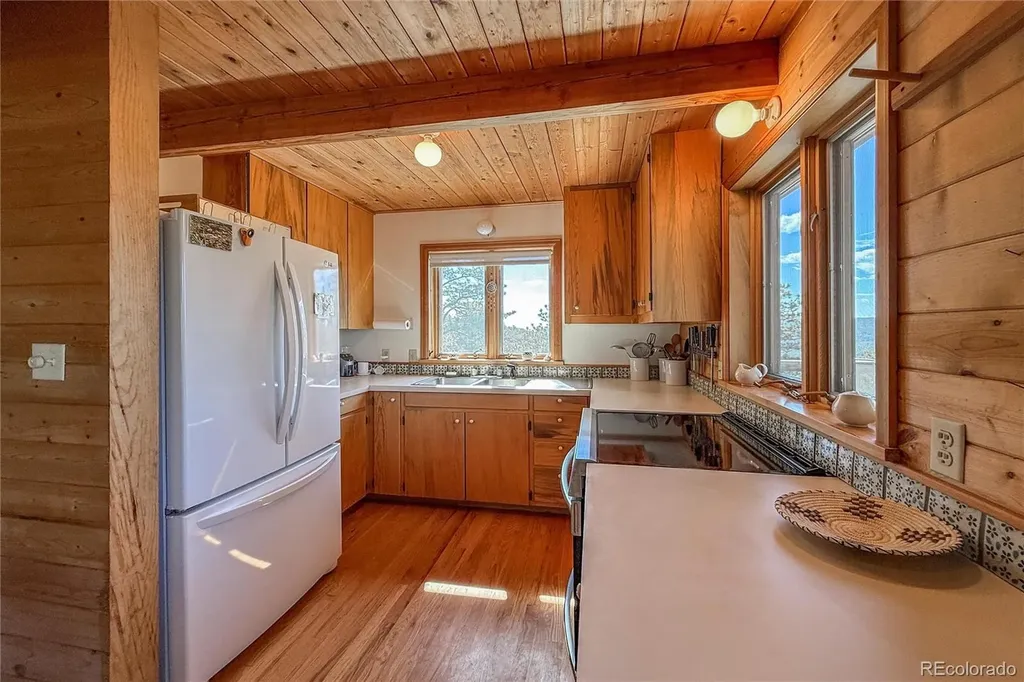 18673 State Highway 7 Lyons CO 80540