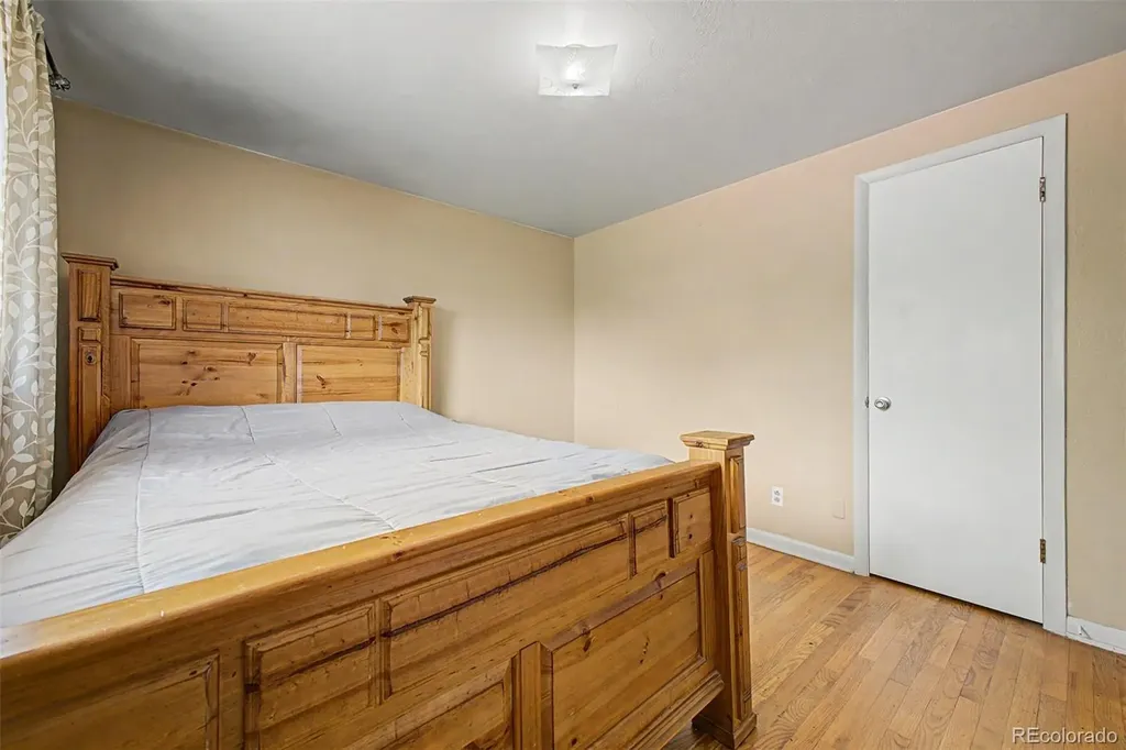 933 Newcombe Street Lakewood CO 80215