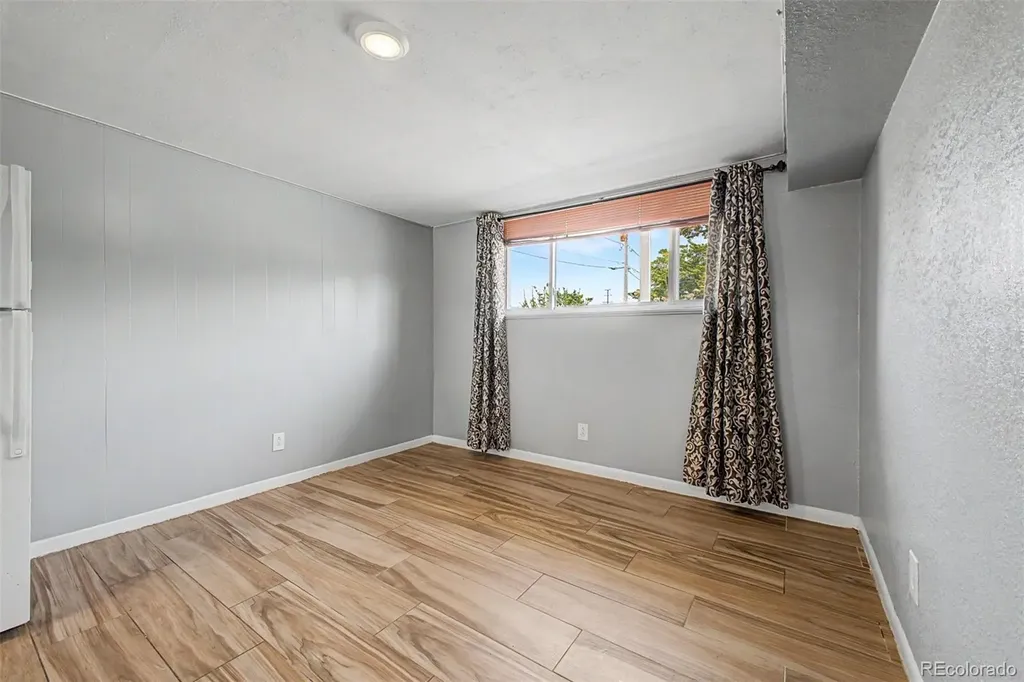933 Newcombe Street Lakewood CO 80215