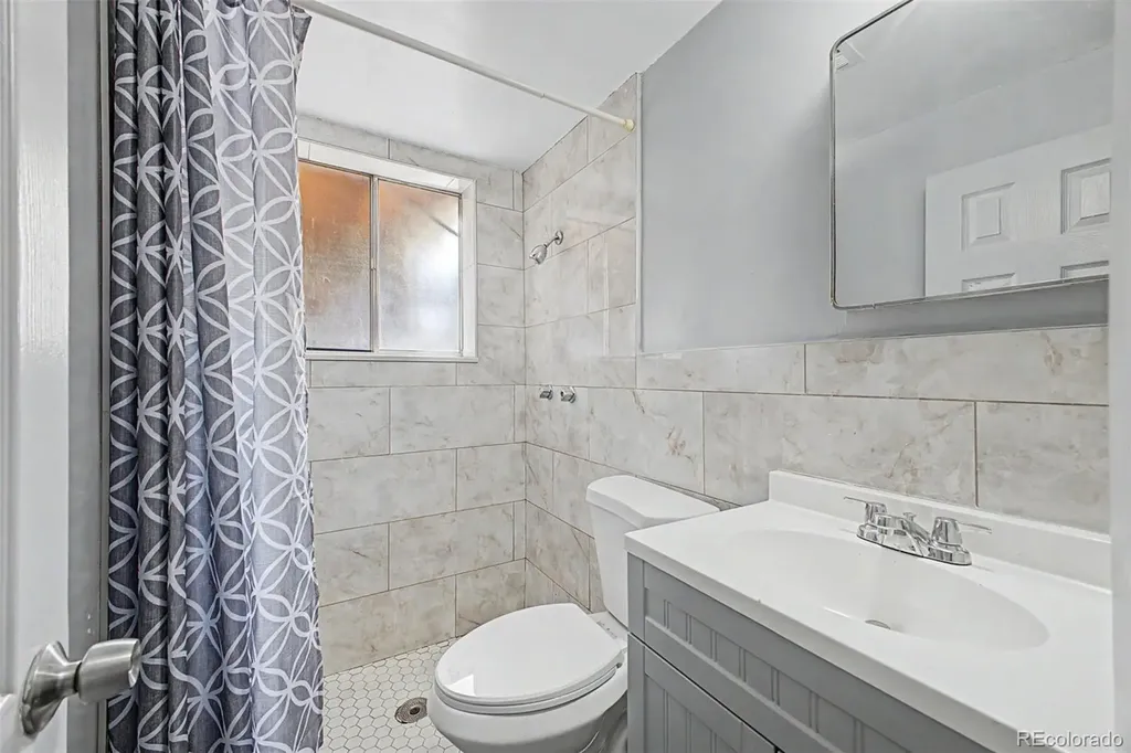 933 Newcombe Street Lakewood CO 80215
