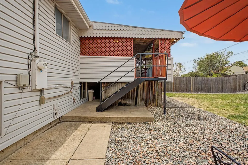 933 Newcombe Street Lakewood CO 80215