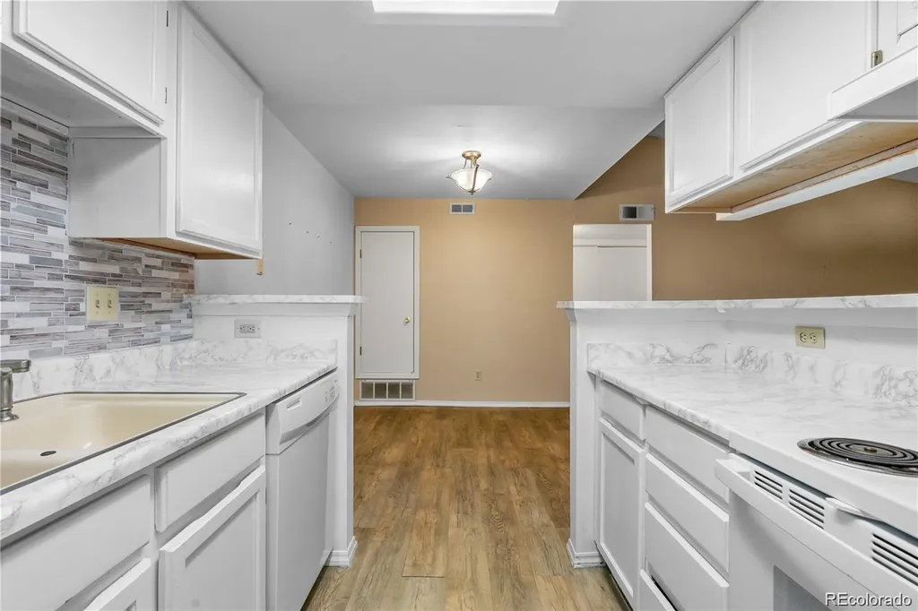 910 S Walden Street Aurora CO 80017
