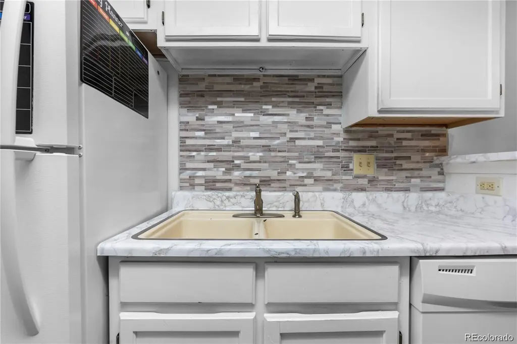 910 S Walden Street Aurora CO 80017