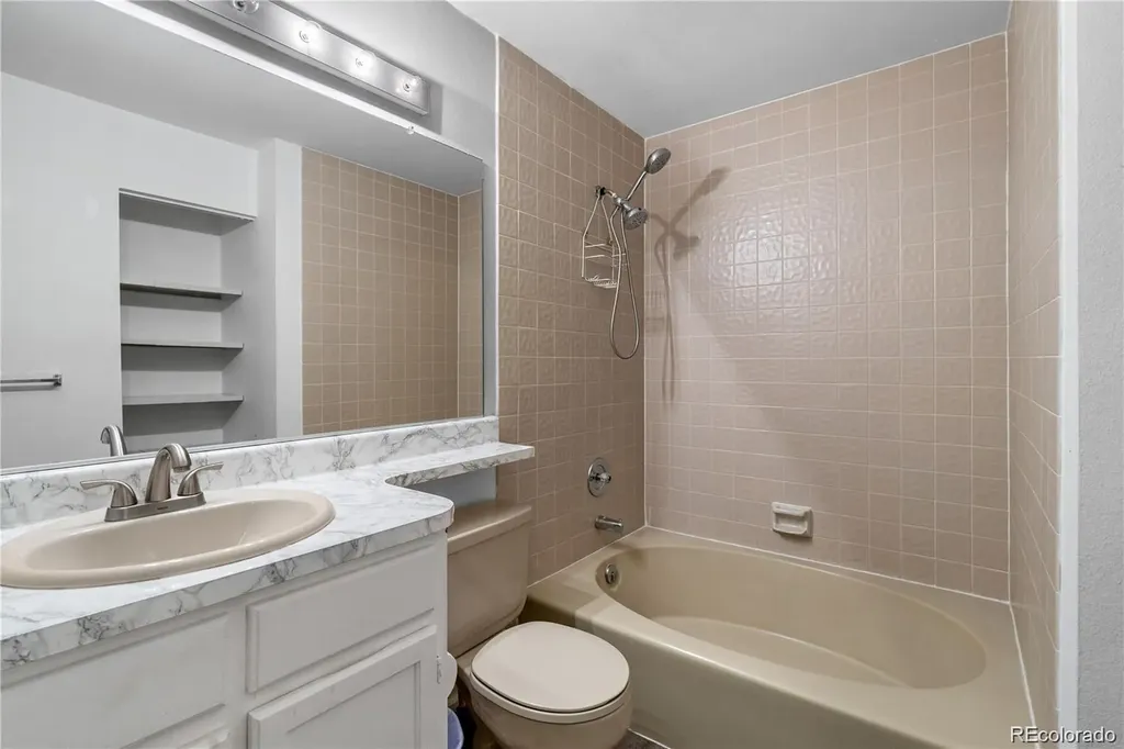 910 S Walden Street Aurora CO 80017
