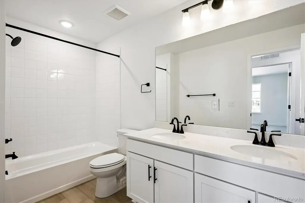 2132 S Irvington Street Aurora CO 80018