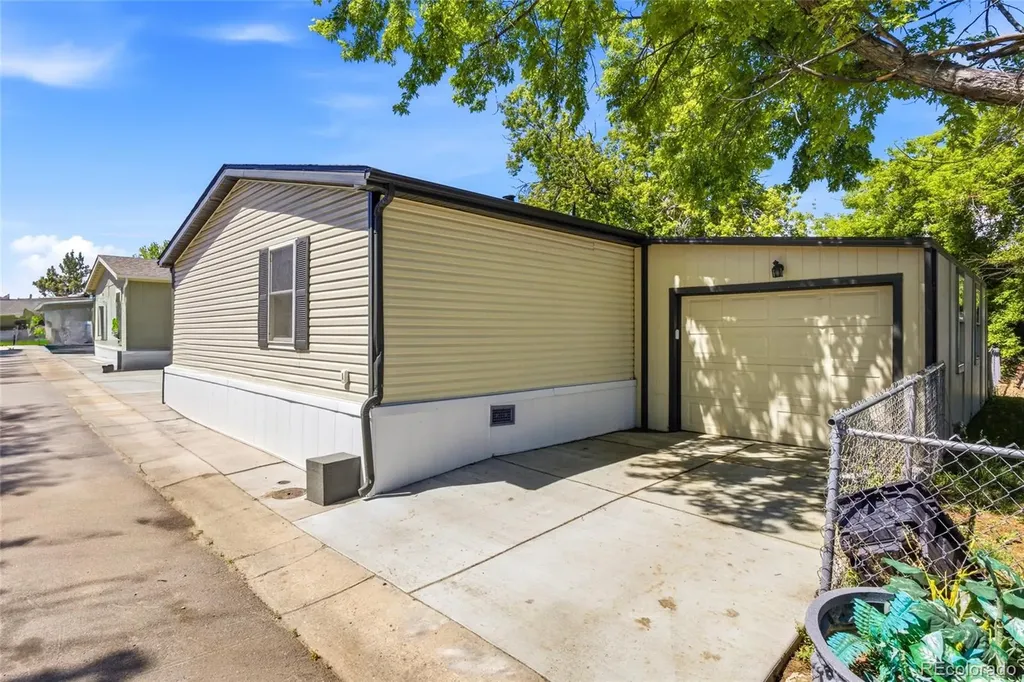1845 S Clark Street Aurora CO 80011
