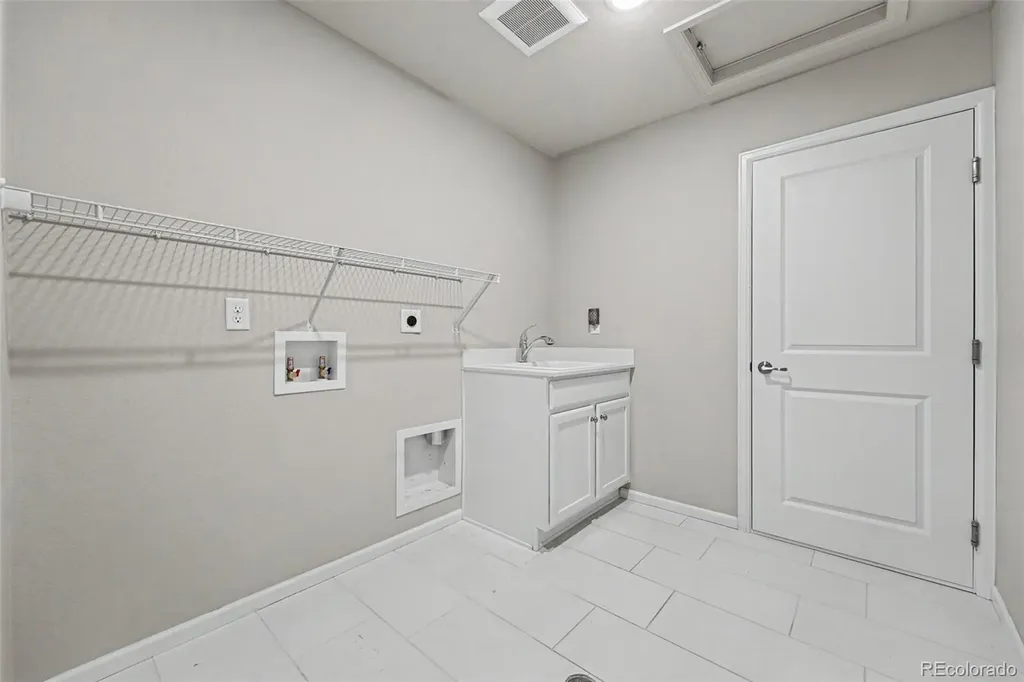 6687 W Jewell Place Denver CO 80227