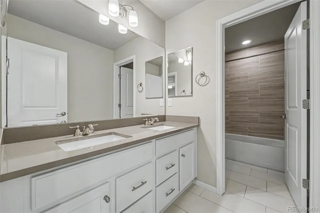 6687 W Jewell Place Denver CO 80227