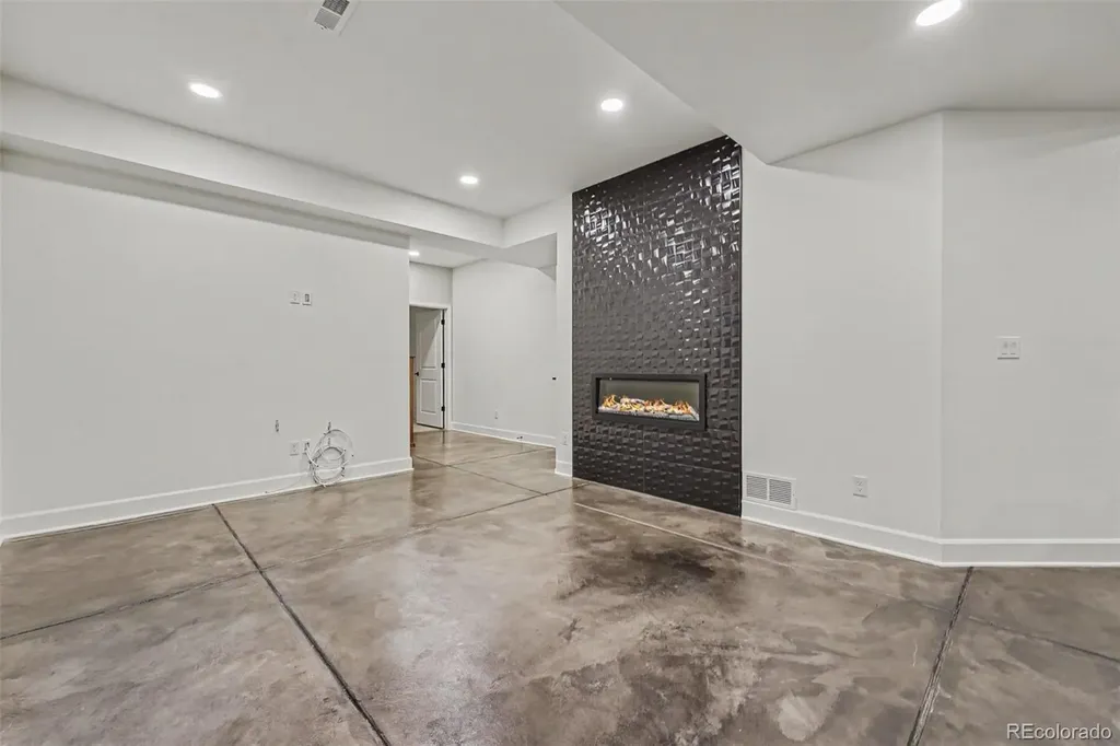 6687 W Jewell Place Denver CO 80227