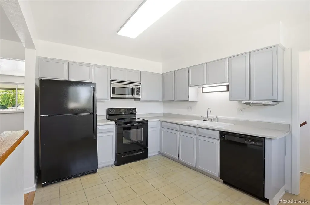 614 S Worchester Street Aurora CO 80012