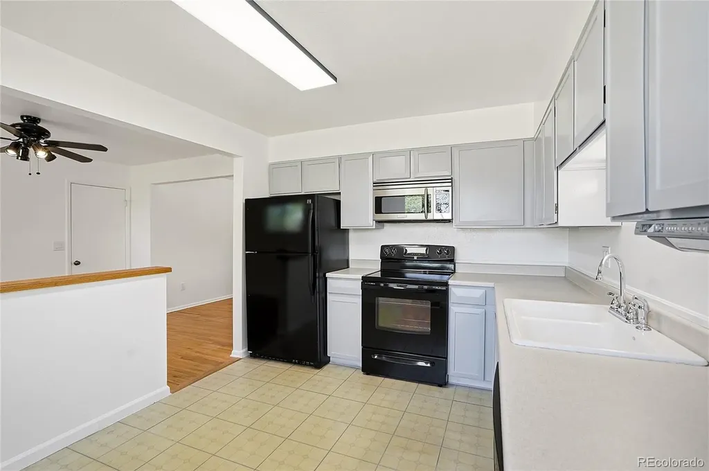 614 S Worchester Street Aurora CO 80012
