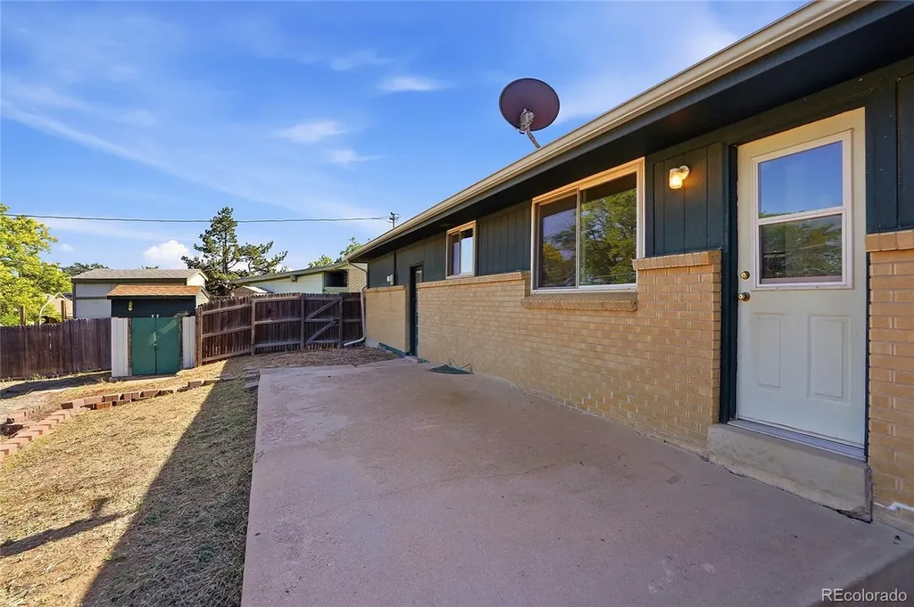 614 S Worchester Street Aurora CO 80012