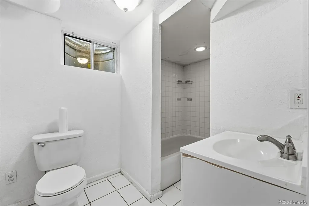 1717 Clinton Street Aurora CO 80010