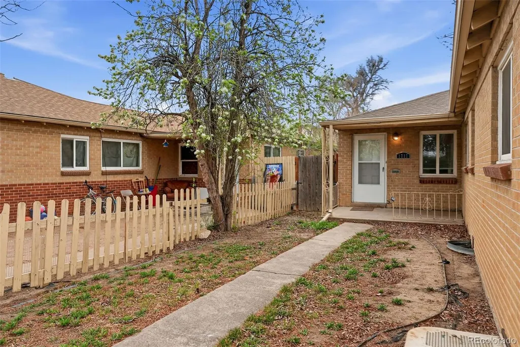 1717 Clinton Street Aurora CO 80010
