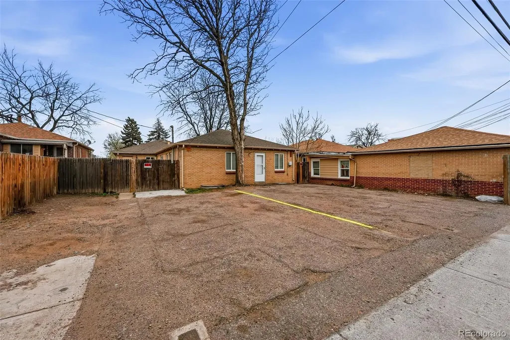 1717 Clinton Street Aurora CO 80010