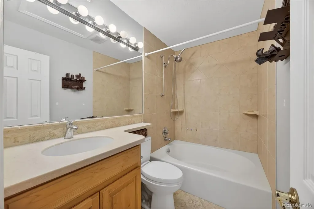 8225 Fairmount Drive Denver CO 80247