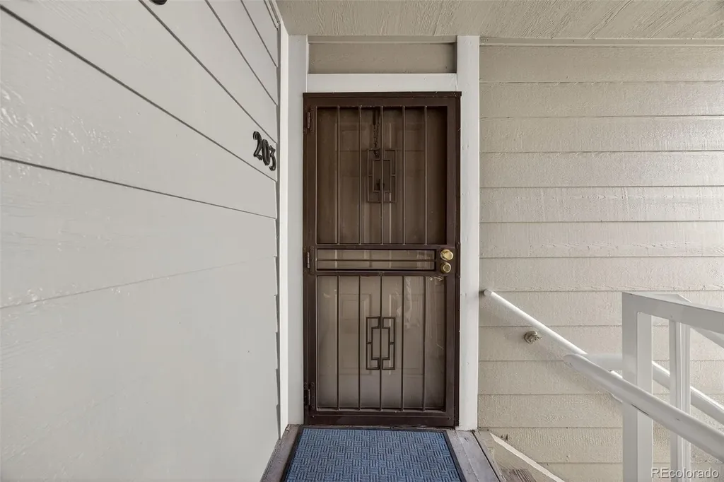 8225 Fairmount Drive Denver CO 80247
