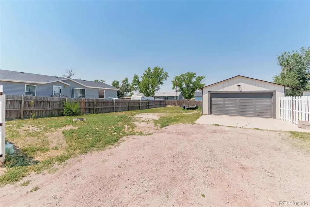 263 S Fetzer Street Byers CO 80103