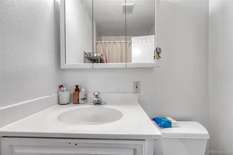 841 S Oakland Street Aurora CO 80012