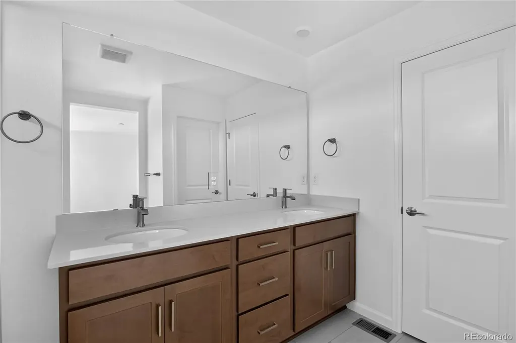 8722 Whiteclover Street Littleton CO 80125