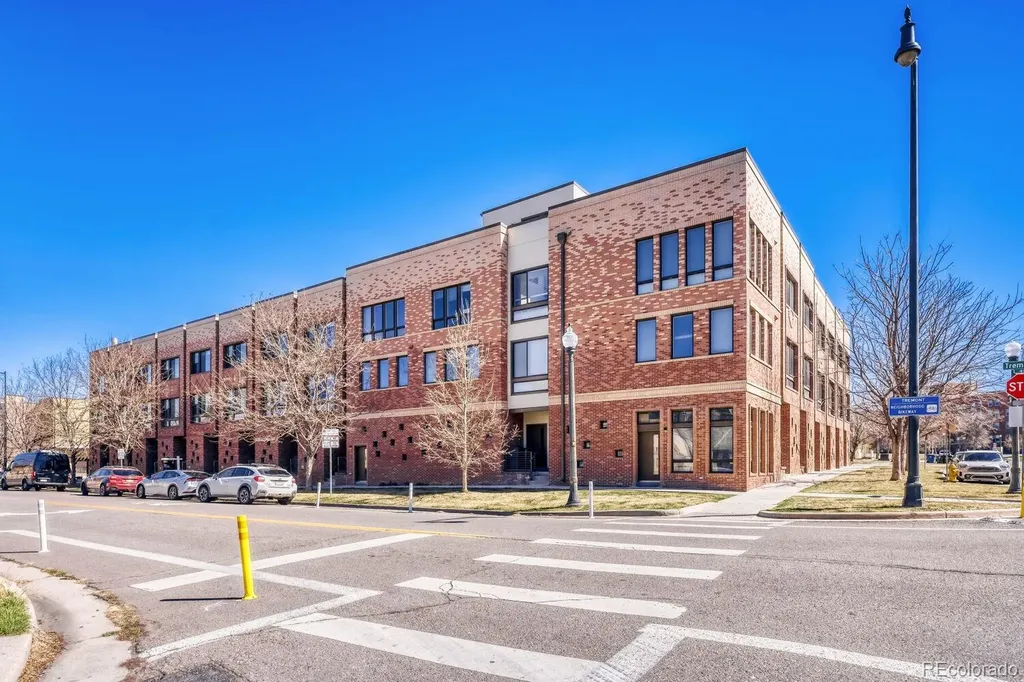 2200 Tremont Place Denver CO 80205