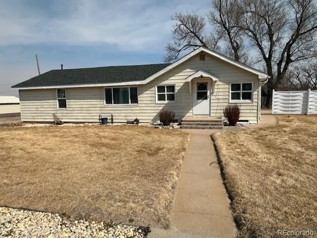 1012 Lincoln Street Wray CO 80758