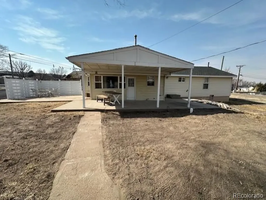1012 Lincoln Street Wray CO 80758