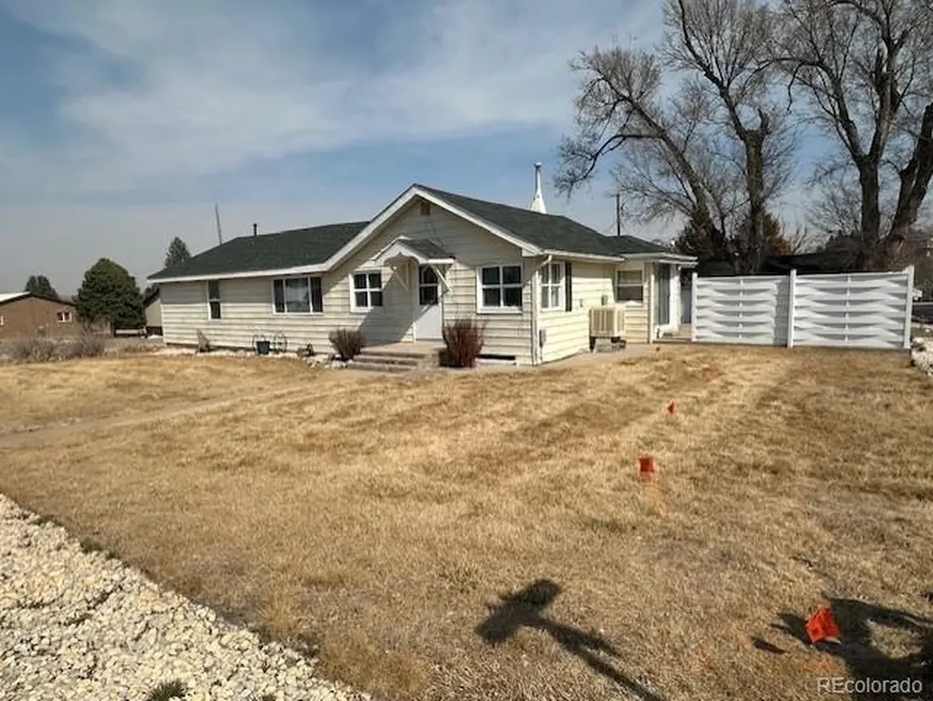 1012 Lincoln Street Wray CO 80758