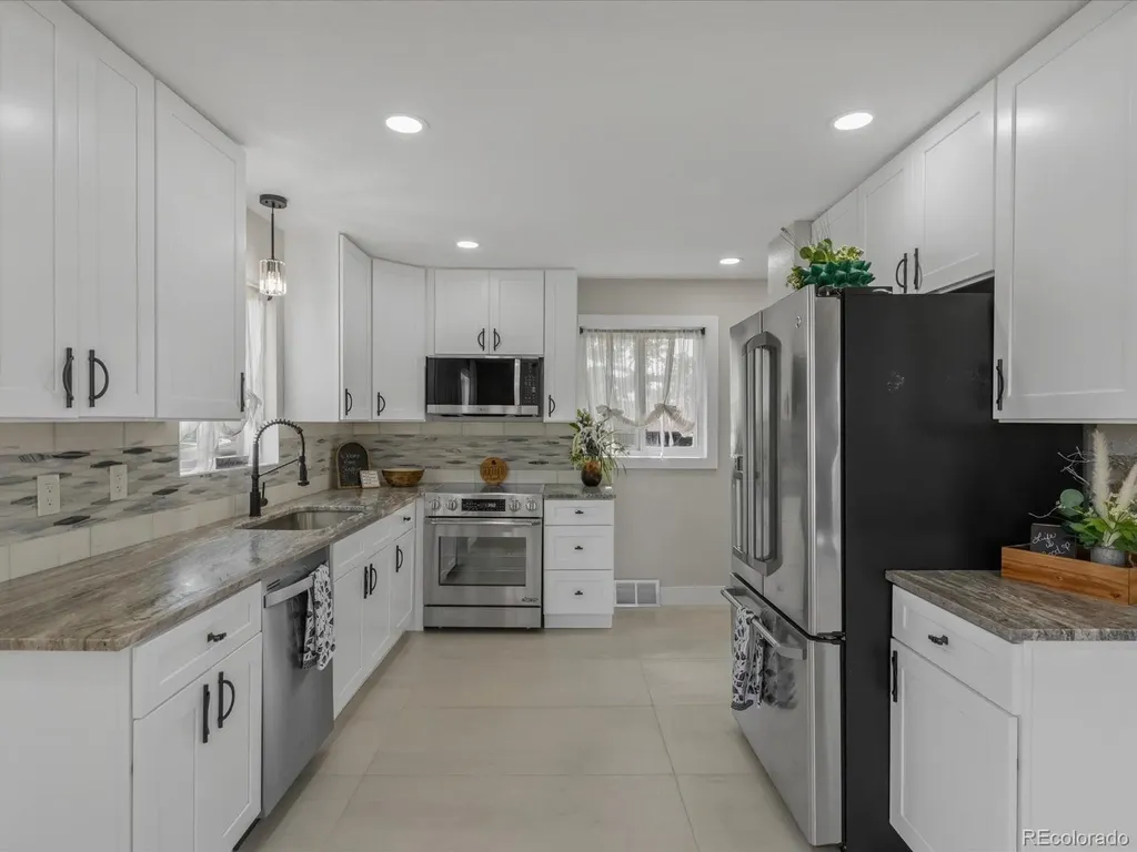 7296 Avrum Drive Denver CO 80221