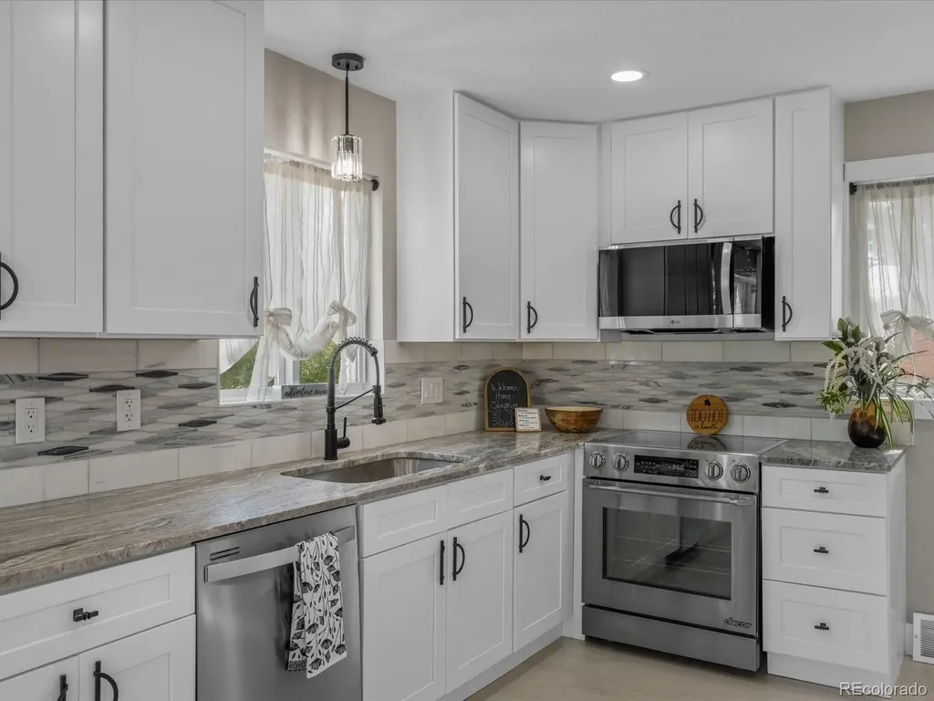 7296 Avrum Drive Denver CO 80221
