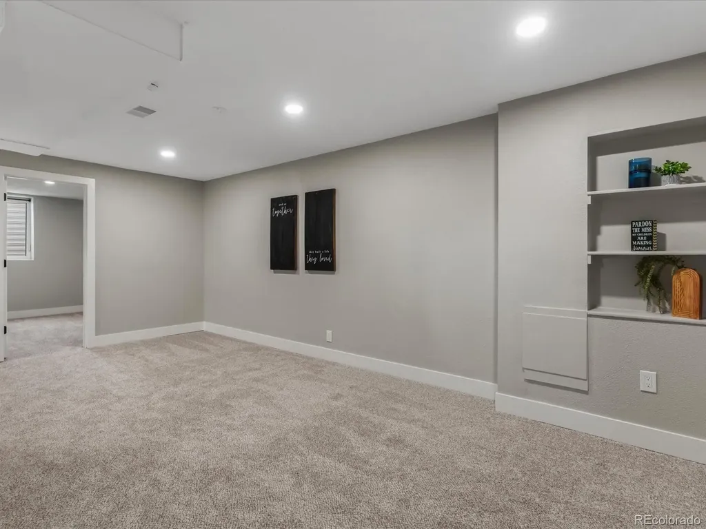 7296 Avrum Drive Denver CO 80221