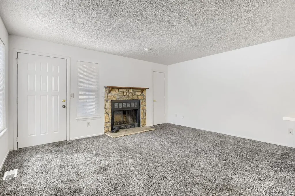 922 S Dearborn Way Aurora CO 80012