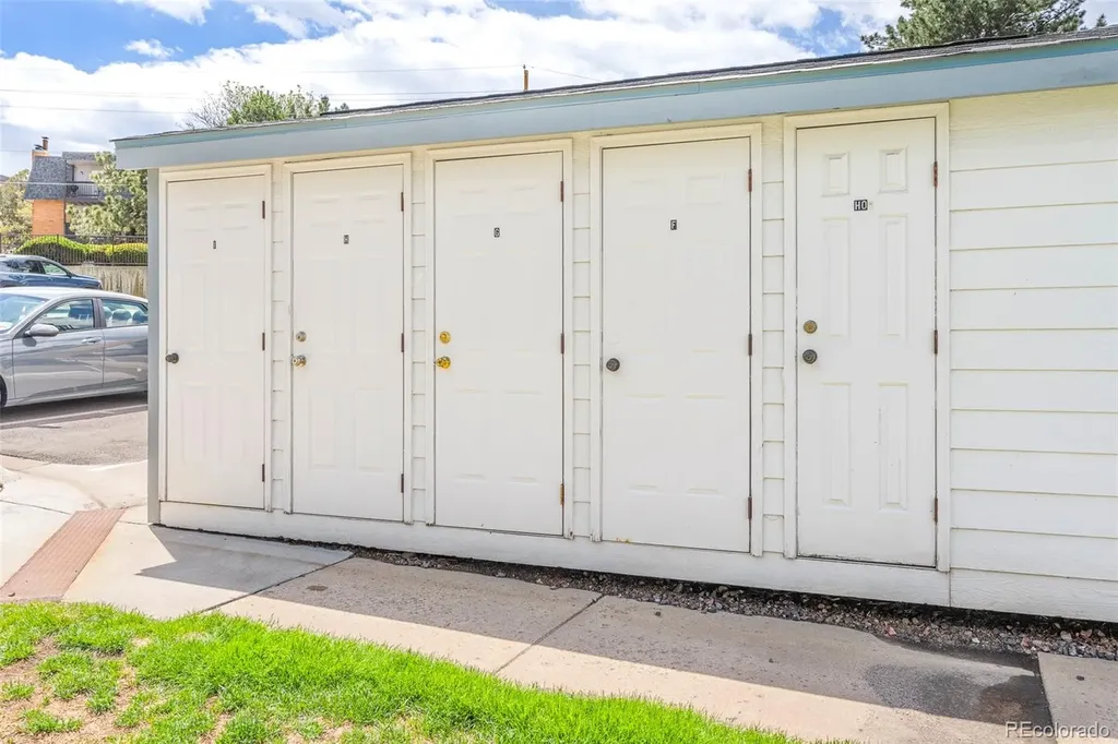 13085 W Cedar Drive Lakewood CO 80228