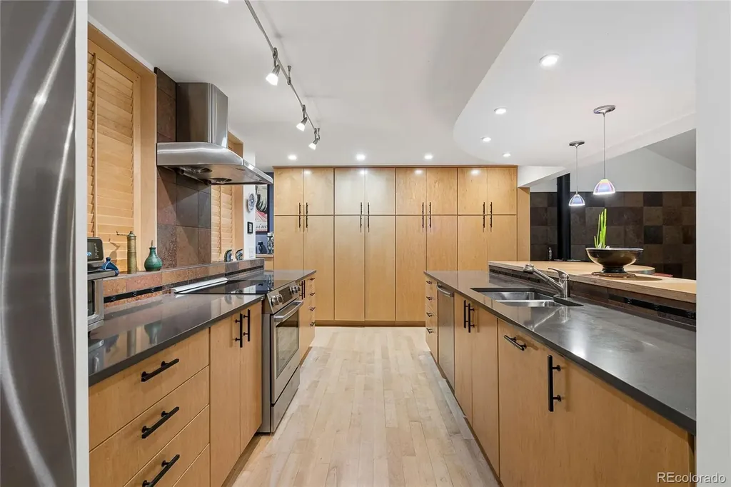 299 Spruce Court Boulder CO 80302