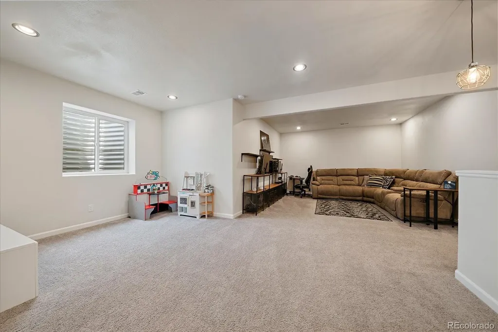 5607 En Joie Place Elizabeth CO 80107
