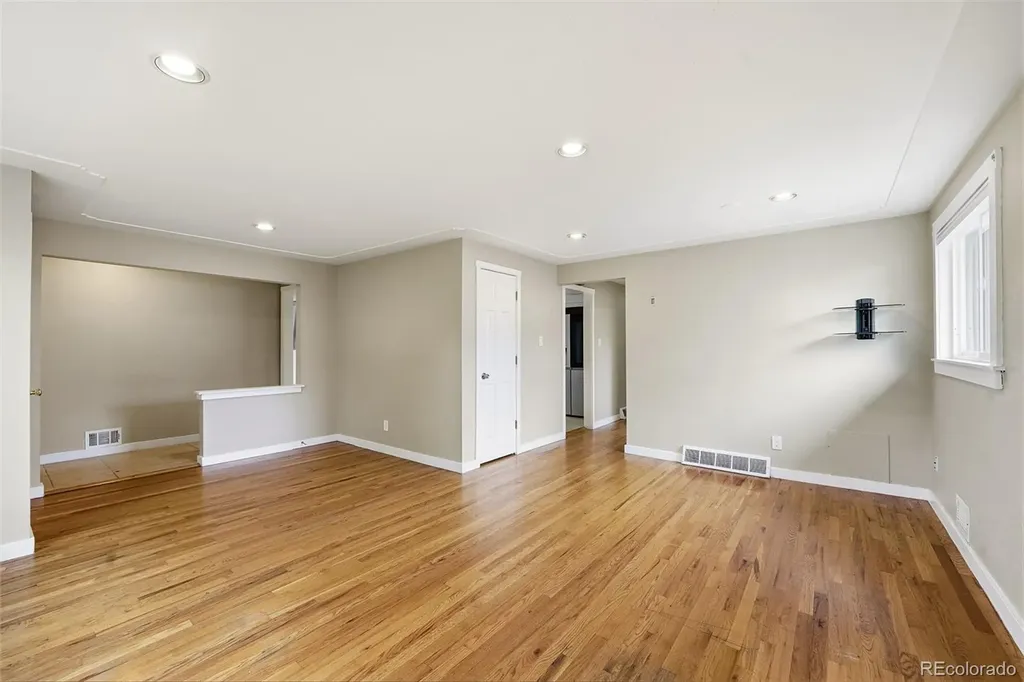 1275 W 4th Avenue Broomfield CO 80020