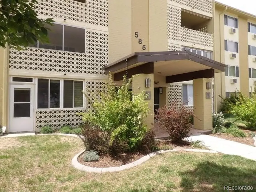 585 S Alton Way Denver CO 80247