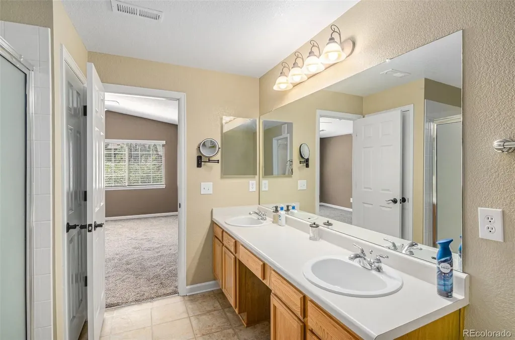 9795 W Freiburg Drive Littleton CO 80127