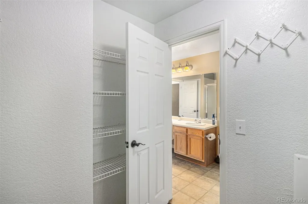 9795 W Freiburg Drive Littleton CO 80127