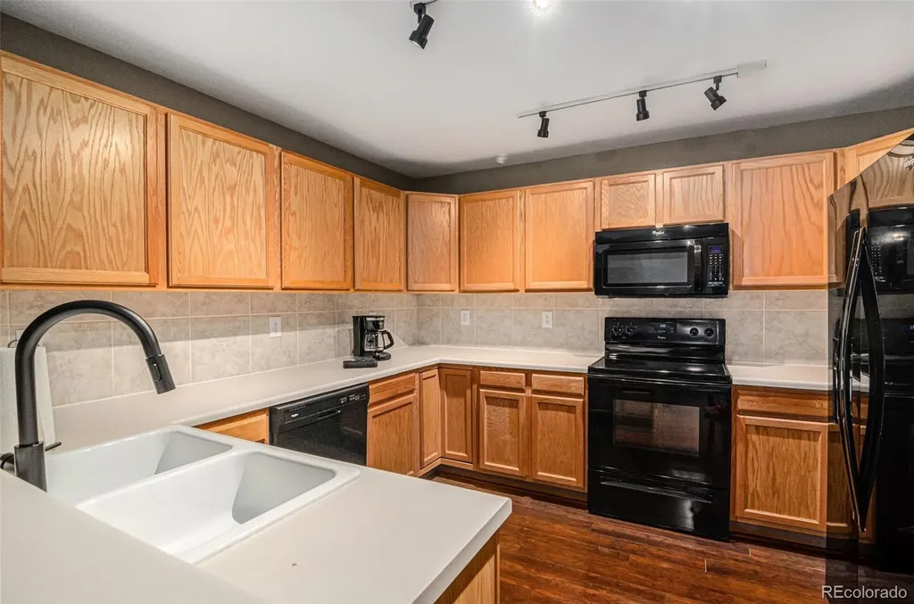9795 W Freiburg Drive Littleton CO 80127